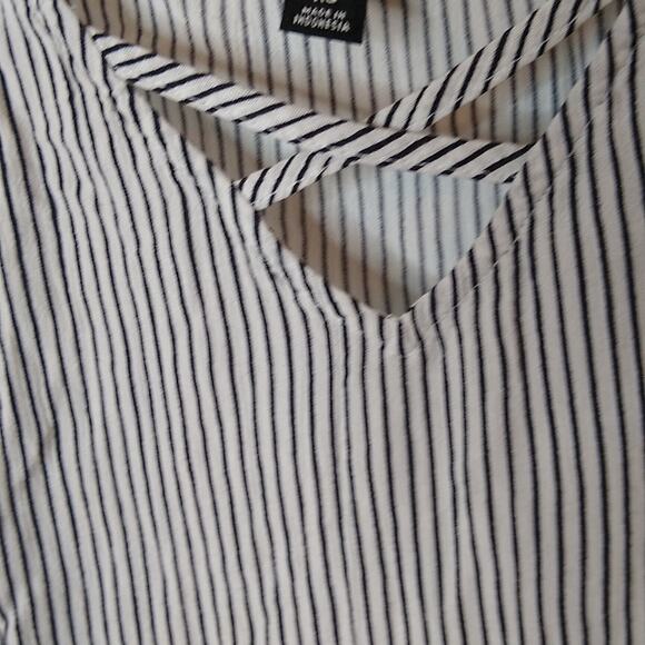 A.N.A women's Size XS sleeveless striped top. - Picture 3 of 7